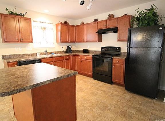 3rd image of 5056 Broad Leaf Ct #15