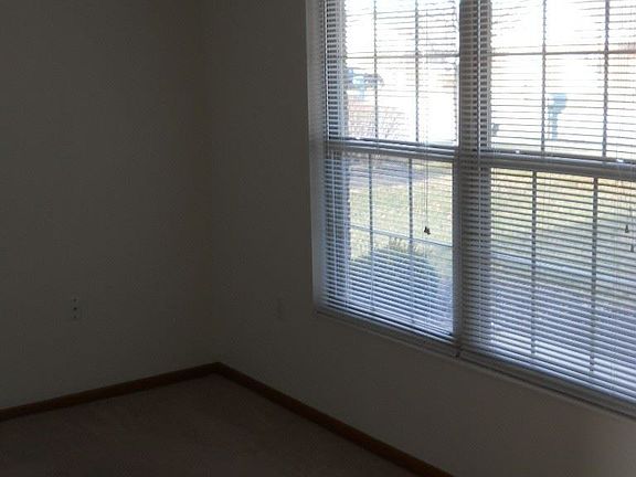 4th image of 2211-2213 Shamrock Ln