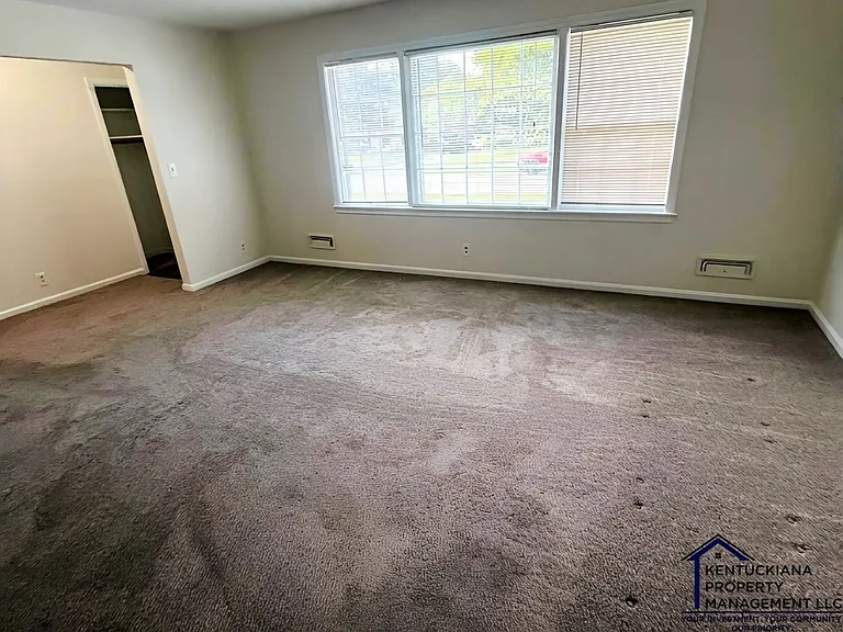 9400 Habersham Dr — Photo 5
