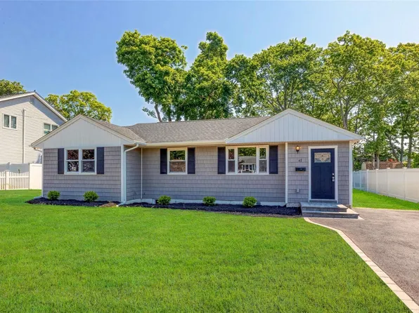 47 Meroke Lane, East Islip, NY 11730