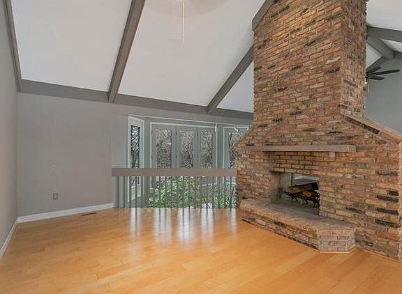 4th image of 423 Jumper Hill Ct