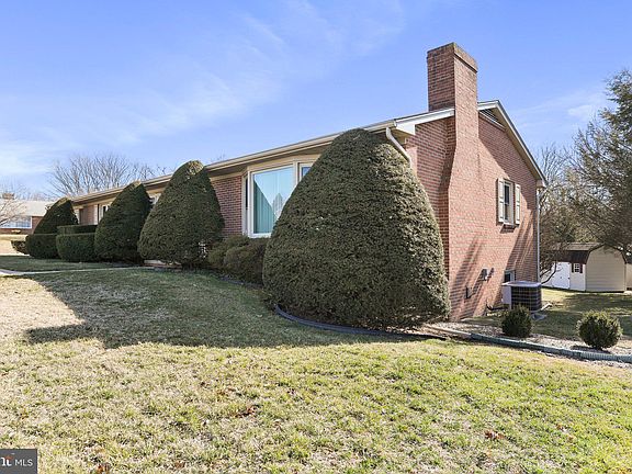 4th image of 84 N Edgewood Dr