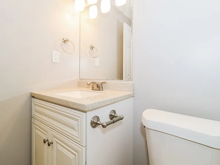 2268 Lake Hill Ct — Photo 11
