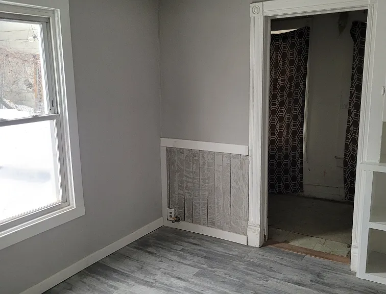 351 E 7th St — Photo 7