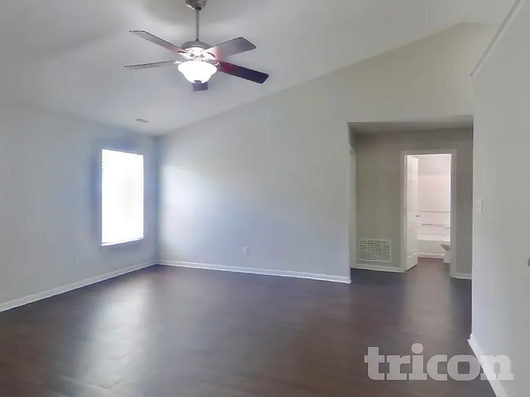 1424 Round Lake Rd — Photo 4