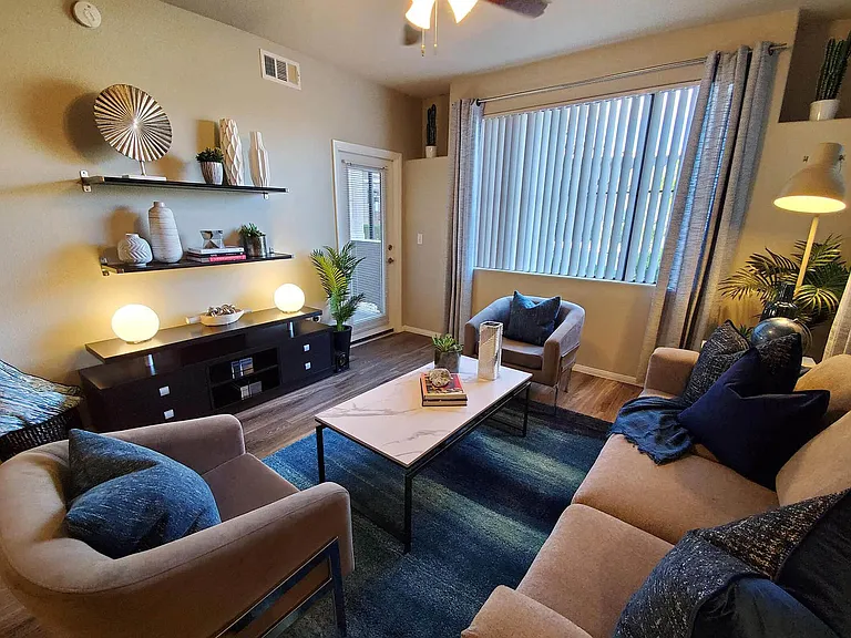 1c1 757 SQFT 1 Bed 1 Bath