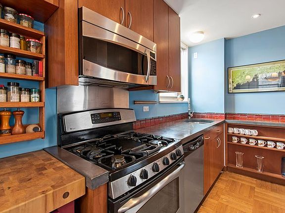 3rd image of 63 E 9th St #10RX