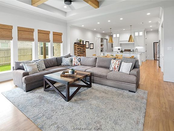 4th image of 1330 Crystal Ln