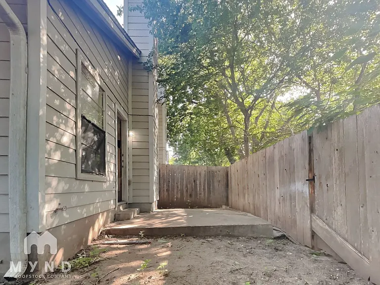 10701 Daryl Cv #B — Photo 16