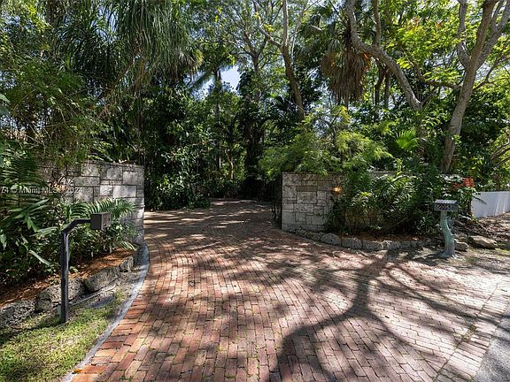 3rd image of 5005 Hammock Park Dr