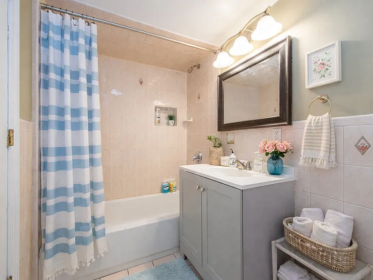 279 Orange St #1 — Photo 9
