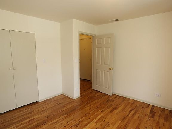 3rd image of 4654 N Malden St #Number1_1