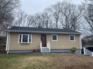 11 Massachusetts Rd, Oakdale, CT 06370