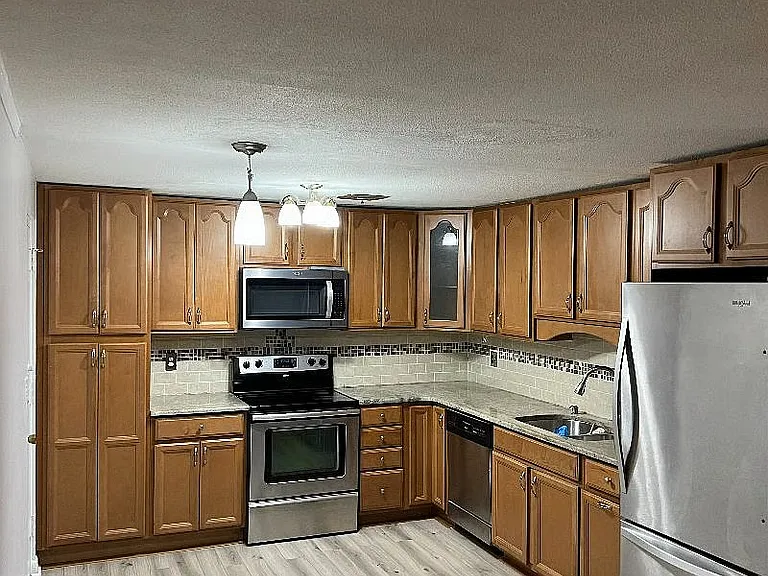 A4 Colonial Dr #7 — Photo 6