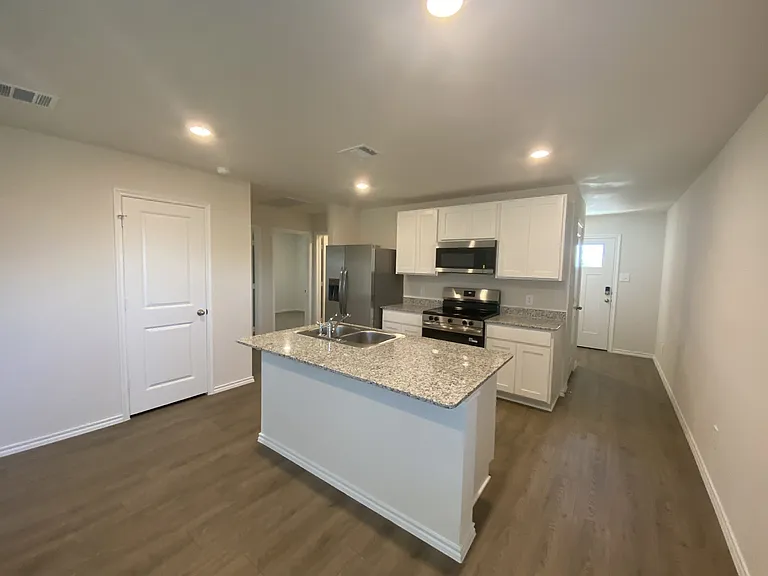 1818 Potomac Ln — Photo 4