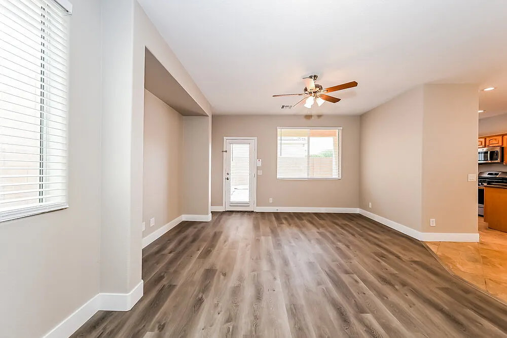 3 bed, 2.5 bath, 1988 sqft, $2,330 — Photo 4
