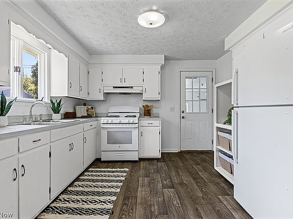 4th image of 1902 Root Ave NE