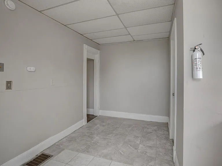 4338 Vine St #2 — Photo 9