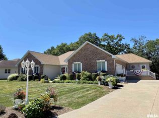 1325 Woodland Trl, Macomb, IL 61455