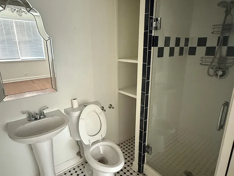 827 N State St #306 — Photo 4