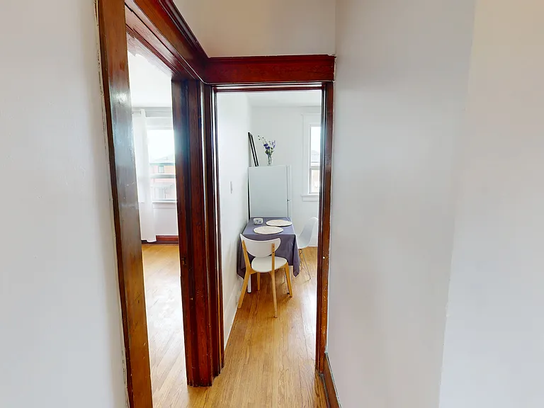 275 Oakwood Ave — Photo 2