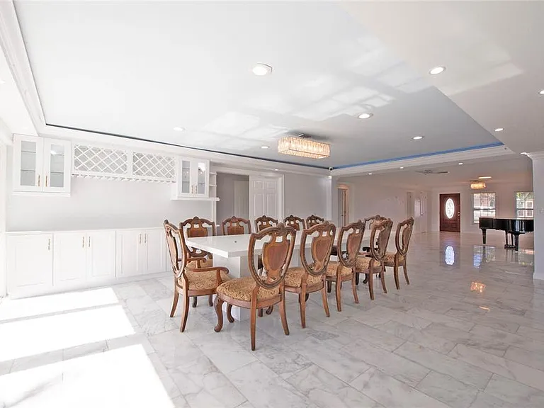 551 Crystal Dr — Photo 21