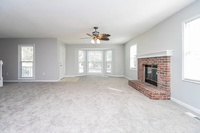 120 Suffolk Dr — Photo 2