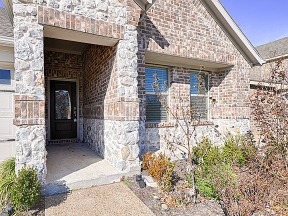 4th image of 1911 Canyon Ln