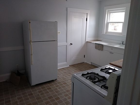 5th image of 42 Pondview Rd #1