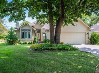 5948 SW 31st St, Topeka, KS 66614