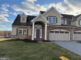 101 Baneberry Ln, Lititz, PA 17543