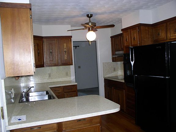 4th image of 100 Mooreland Blvd