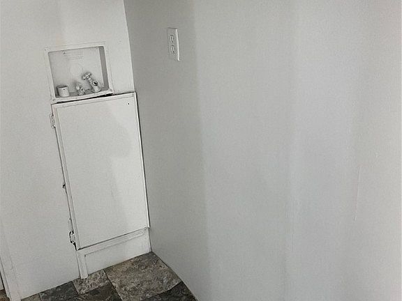 5th image of 1131 Arch St