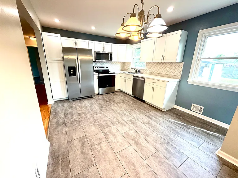 4111 Caven Ct — Photo 6