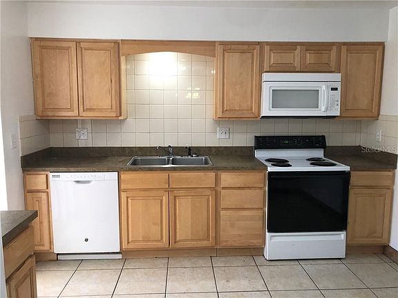 5th image of 532 Center Ave