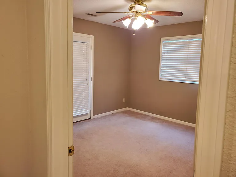 650 Huntridge Dr — Photo 13