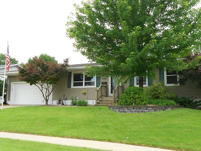1st image of 2728 Meadowbrook Dr