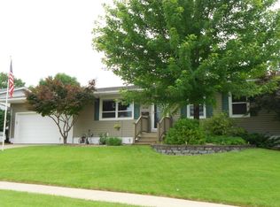 2728 Meadowbrook Dr, Burlington, IA