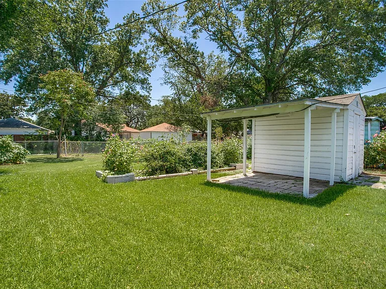 3724 Almazan Dr — Photo 12