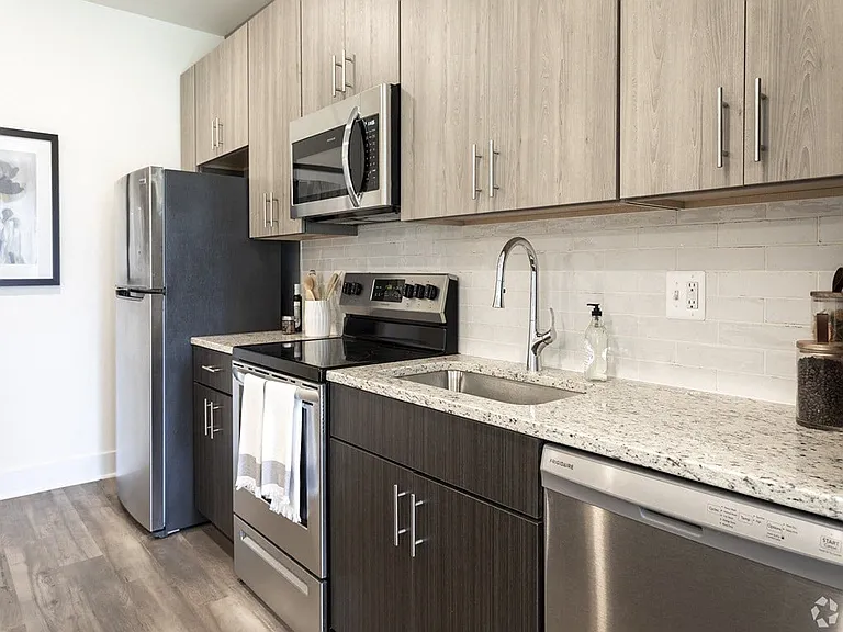 Fieldside Grande Apartments & Townhomes — Photo 5