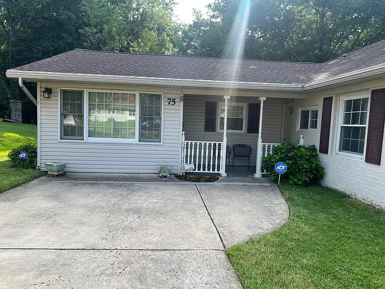 Plumtree Ln — Photo 2