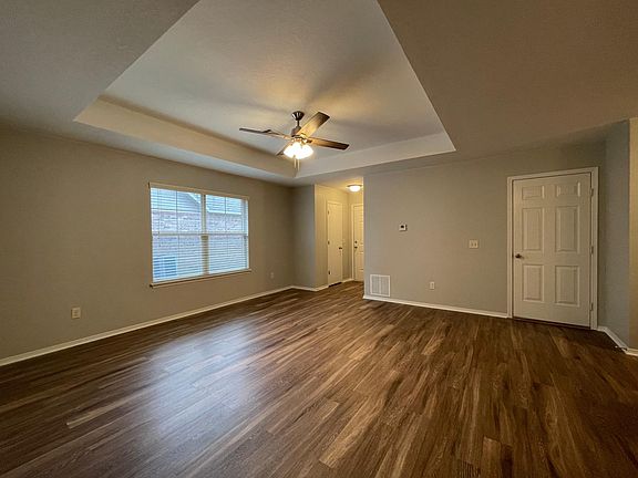 5th image of 3101 Windrift Ave #2