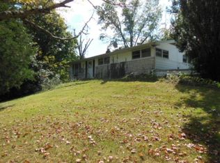 322 Hemlock Ln, Flora, IL 62839