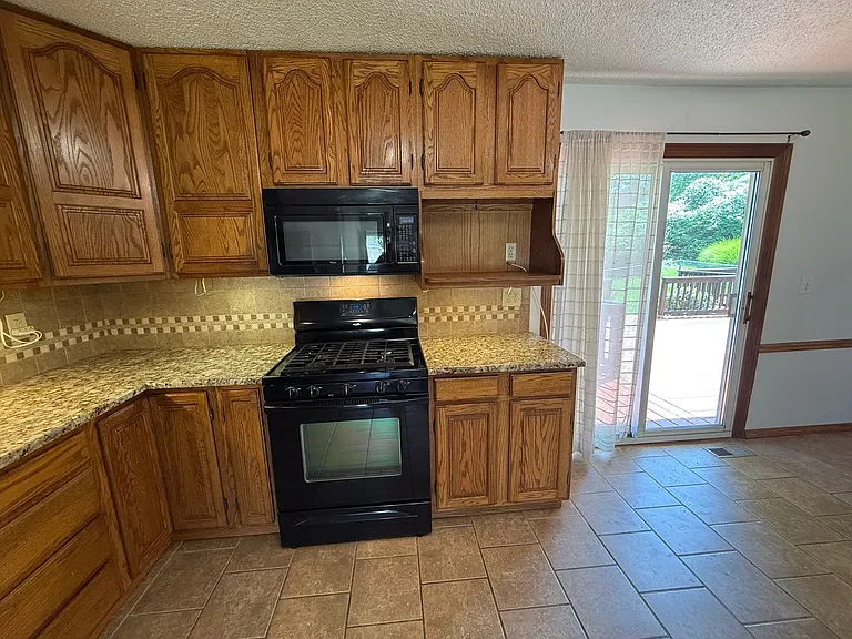 5360 Glencullen Way — Photo 10