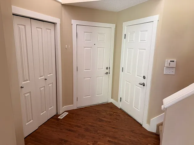 (PN 1342) Beautiful 3-Bedroom Duplex with Bonus Room — Photo 3
