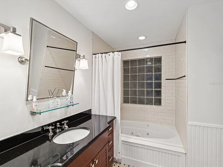 450 22nd St — Photo 25