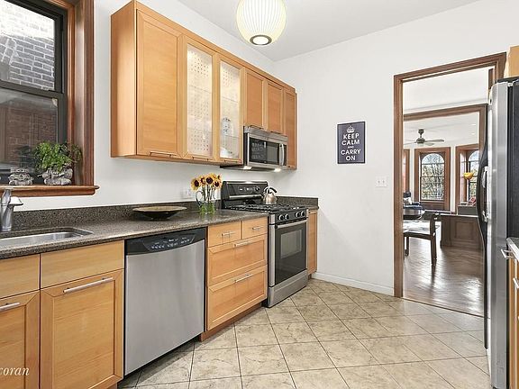 4th image of 156 Prospect Park W APT 4R