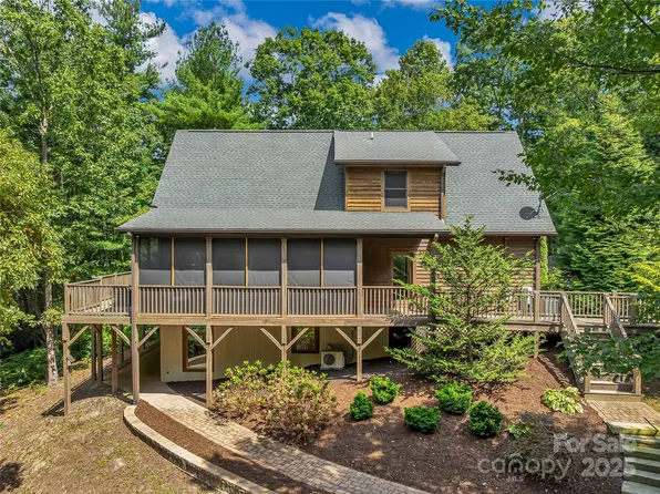 224 Corsica Ln, Saluda, NC 28773