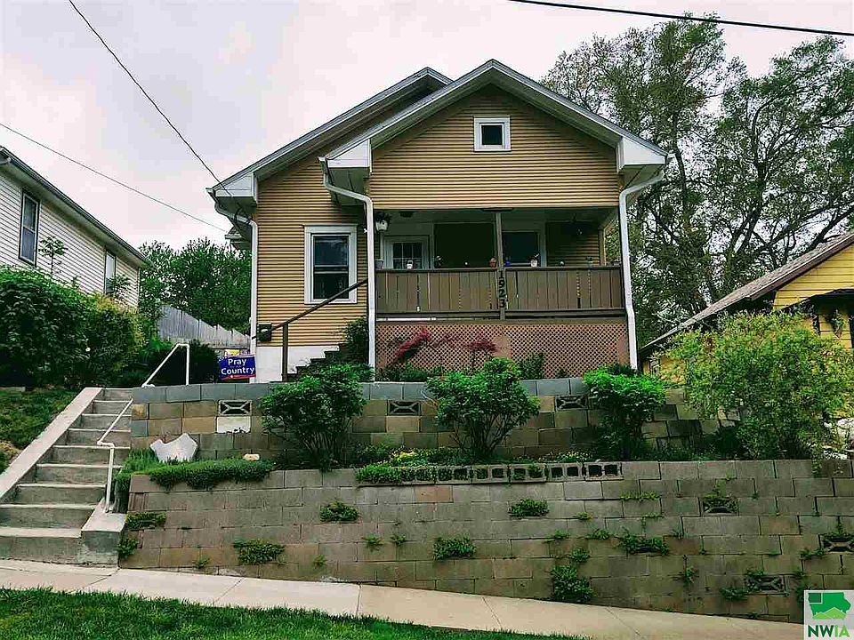 1st image of 1923 S Helen St
