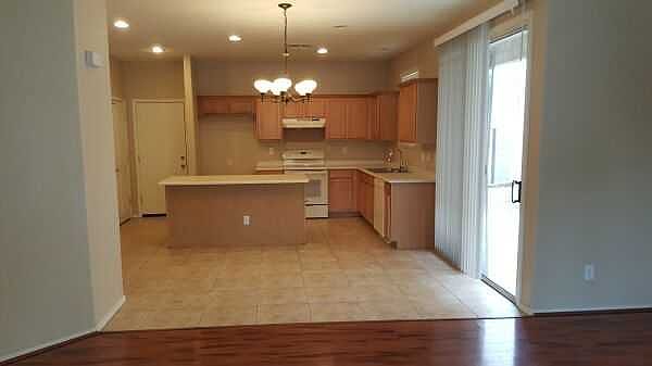 1st image of 3011 S 101st Ave